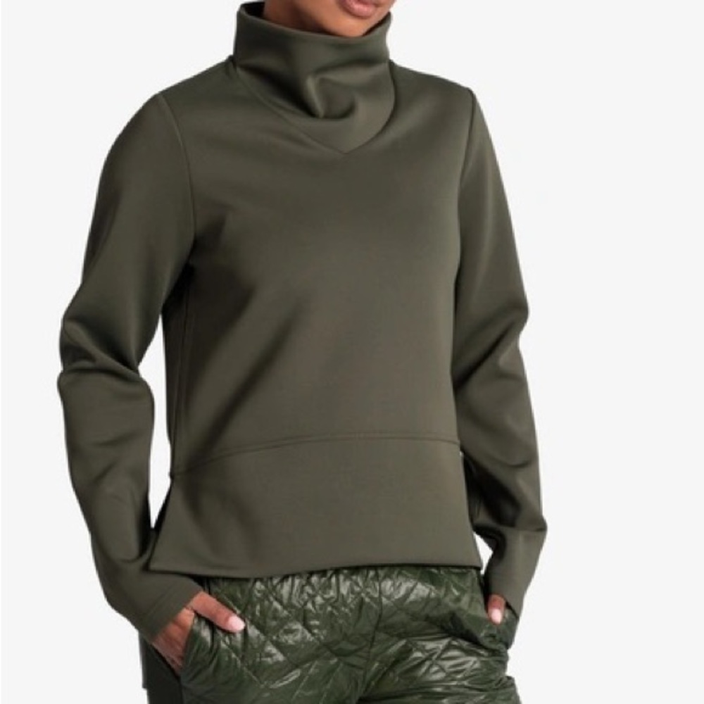 Lolë Medium Green Pull-over